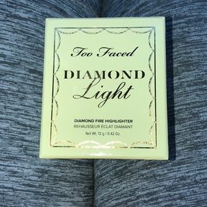 Too Faced Diamond Light Highlight